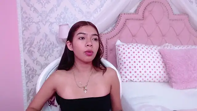 Snapshot of GabrielaSuarez chatting on 10.22.25 GabrielaSuarez online show from 10.22.25