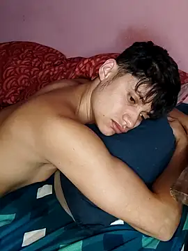 Snapshot of AxelKamel chatting on 10.19.25 AxelKamel online show from 10.19.25