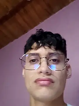 Snapshot of AxelKamel chatting on 10.21.25 AxelKamel online show from 10.21.25