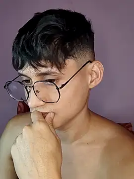 Snapshot of AxelKamel chatting on 10.22.25 AxelKamel online show from 10.22.25