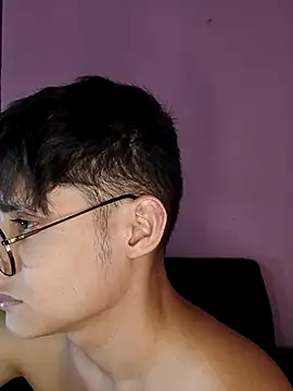 Snapshot of AxelKamel chatting on 11.08.25 AxelKamel online show from 11.08.25