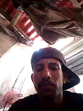 Snapshot of Orlao25cm chatting on 10.20.25 Orlao25cm online show from 10.20.25