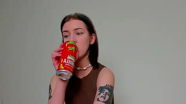 Snapshot of NelliMuller chatting on 10.23.25 NelliMuller online show from 10.23.25