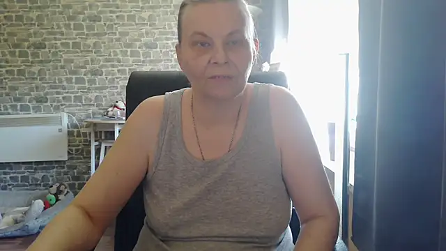 Snapshot of Diamond_Bite chatting on 10.20.25 Diamond Bite online show from 10.20.25