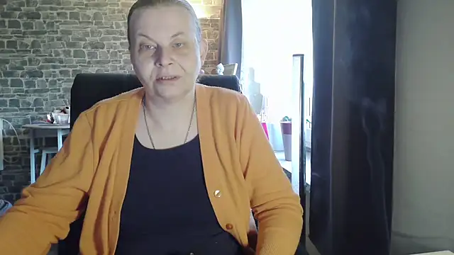 Snapshot of Diamond_Bite chatting on 10.21.25 Diamond Bite online show from 10.21.25
