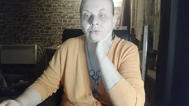 Snapshot of Diamond_Bite chatting on 10.24.25 Diamond Bite online show from 10.24.25