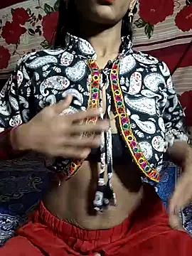 Snapshot of Itz_Aisha__ chatting on 11.18.25 Itz Aisha online show from 11.18.25