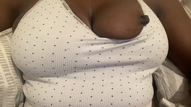 Snapshot of ebonybunnyxx chatting on 10.23.25 ebonybunnyxx online show from 10.23.25
