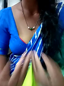 Snapshot of Sravya__ chatting on 10.23.25 Sravya   online show from 10.23.25