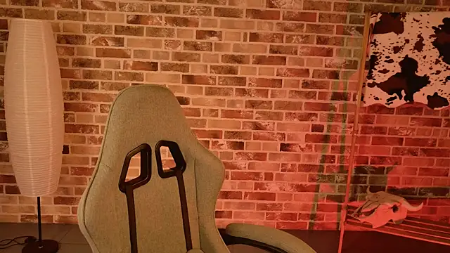 May Bloom online show from 11.08.25