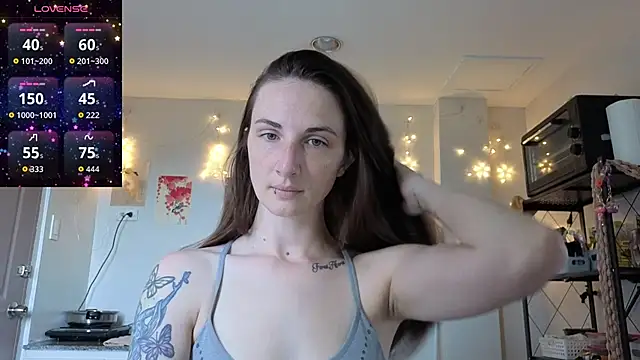 Snapshot of mistressaurora chatting on 10.25.25 mistressaurora online show from 10.25.25