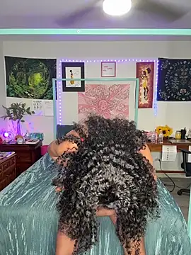 DaisyMynx online show from 11.20.25