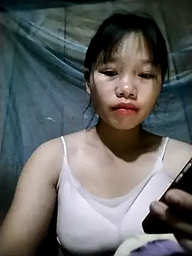 Snapshot of linh-miu99 chatting on 10.21.25 linh-miu99 online show from 10.21.25