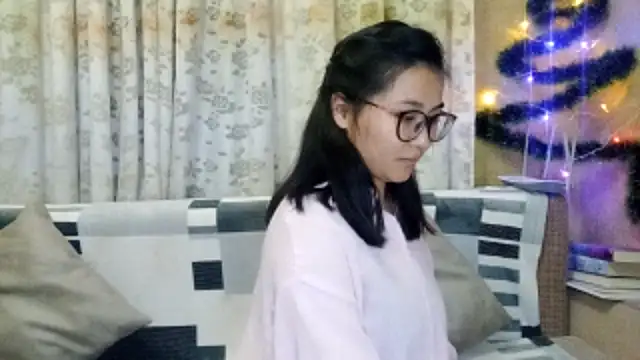 LinneaHyles online show from 12.16.25