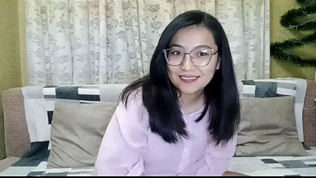 LinneaHyles online show from 12.21.25