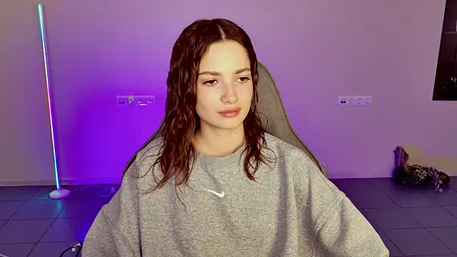 KiraVair online show from 02.10.26