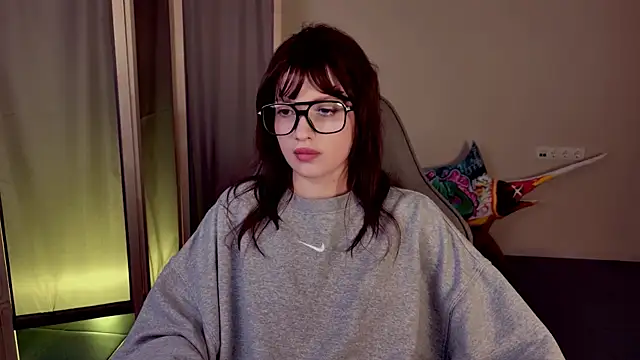 KiraVair online show from 04.08.26