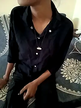 Snapshot of Unique_Girl11 chatting on 11.08.25 Unique Girl11 online show from 11.08.25