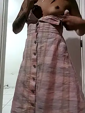 Snapshot of LaaySS chatting on 10.27.25 LaaySS online show from 10.27.25