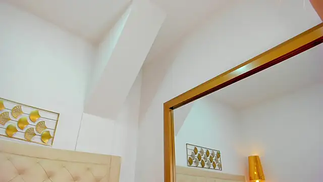 lucia lorenz online show from 04.08.26