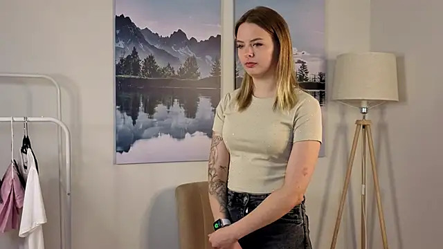 Snapshot of GillianSewer chatting on 10.19.25 GillianSewer online show from 10.19.25