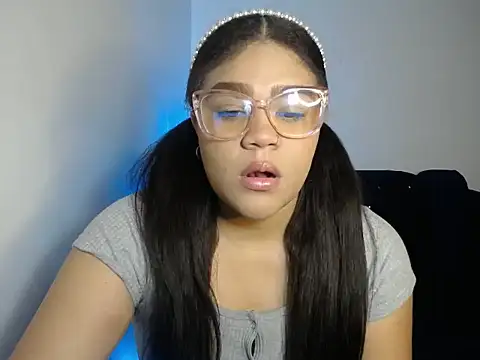 Snapshot of 2moons_full_of_love chatting on 06.22.26 2moons full of love online show from 06.22.26