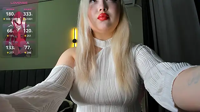 Snapshot of planes_girl chatting on 10.20.25 planes girl online show from 10.20.25