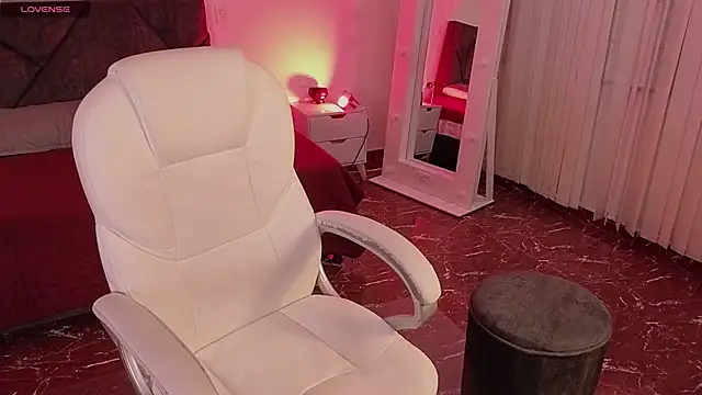 littlee red online show from 04.01.26