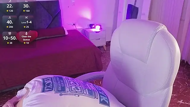 littlee red online show from 04.06.26