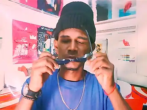 Snapshot of IndianThuggin chatting on 10.31.25 IndianThuggin online show from 10.31.25