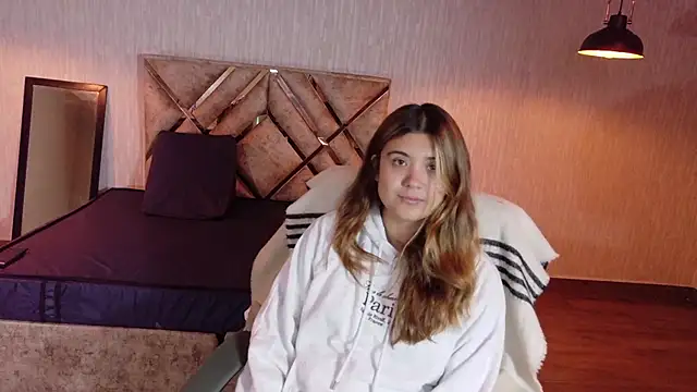 Snapshot of _jeessy chatting on 10.21.25 jeessy online show from 10.21.25