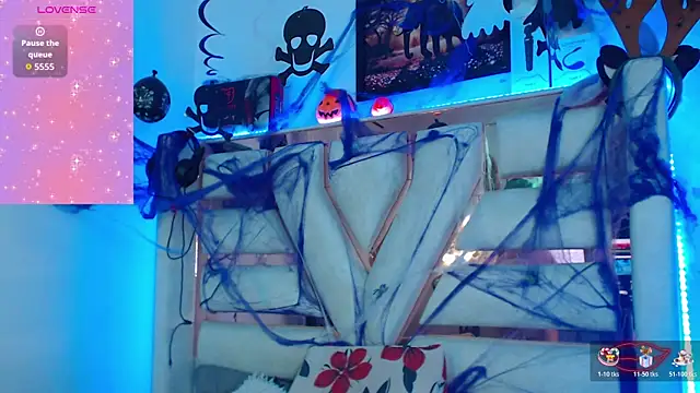 Snapshot of Hanna_Plum chatting on 10.25.25 Hanna Plum online show from 10.25.25