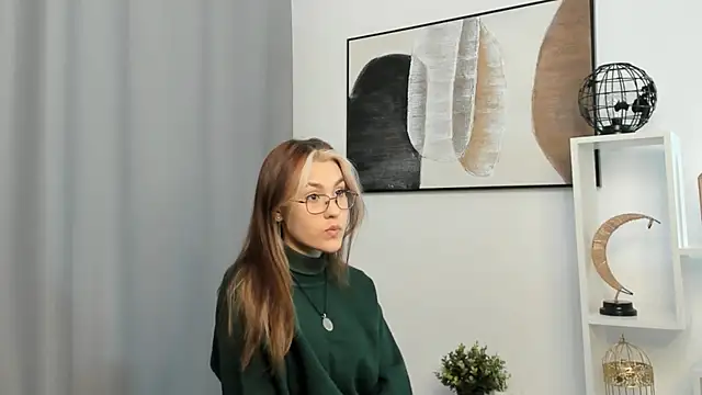 Snapshot of KelseyBetak chatting on 10.24.25 KelseyBetak online show from 10.24.25