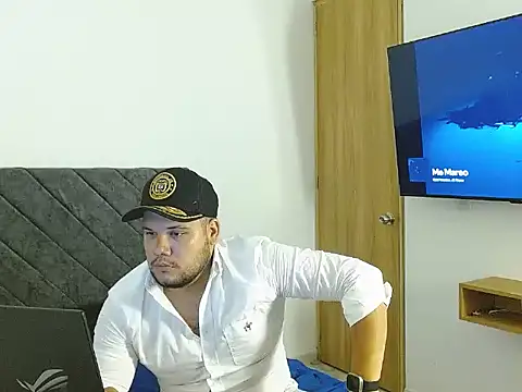 Snapshot of Rafael14_ chatting on 10.20.25 Rafael14  online show from 10.20.25