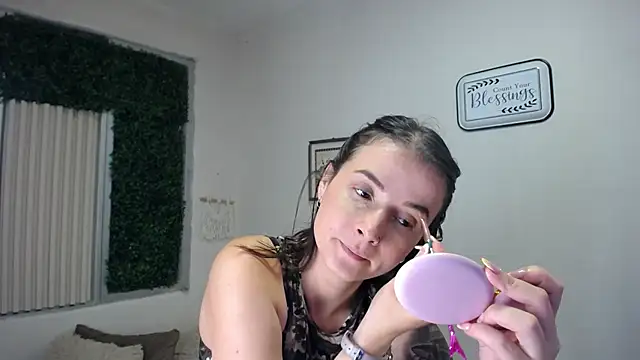 Snapshot of Emma_sweet_hot chatting on 06.06.26 Emma sweet hot online show from 06.06.26