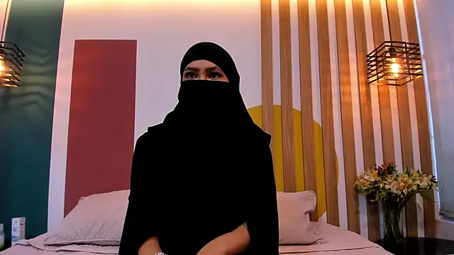Snapshot of Zahra_Malakk chatting on 10.23.25 Zahra Malakk online show from 10.23.25