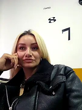 Snapshot of KellyTorres_ chatting on 10.18.25 KellyTorres  online show from 10.18.25