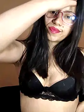 Snapshot of NikkyBlusx chatting on 10.25.25 NikkyBlusx online show from 10.25.25