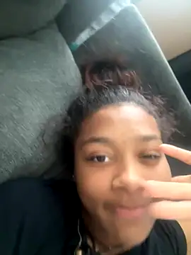 Snapshot of pinkkladdyyy chatting on 10.21.25 pinkkladdyyy online show from 10.21.25