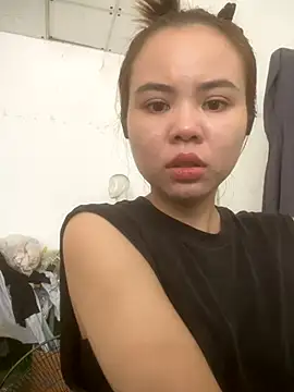 Snapshot of -Hollyy- chatting on 10.19.25 -Hollyy- online show from 10.19.25