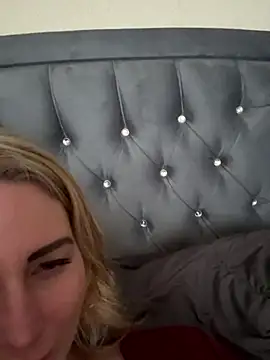 Snapshot of Blueblondi chatting on 10.26.25 Blueblondi online show from 10.26.25