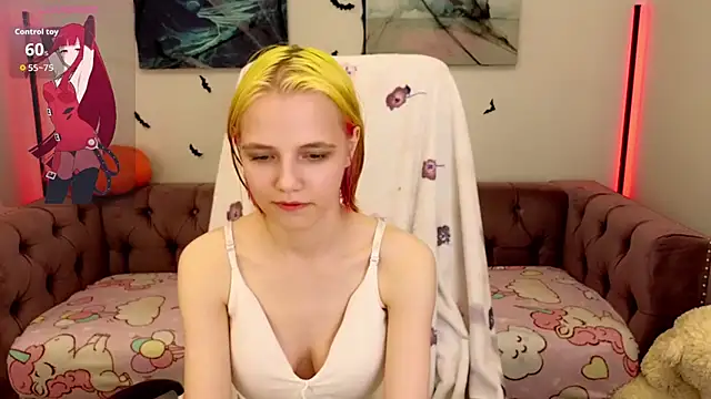 Snapshot of MitaSide chatting on 10.20.25 MitaSide online show from 10.20.25