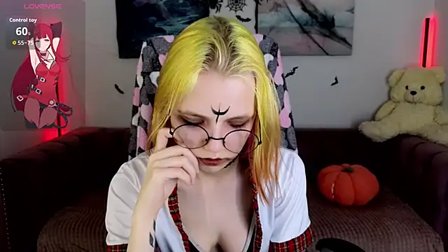 Snapshot of MitaSide chatting on 10.31.25 MitaSide online show from 10.31.25