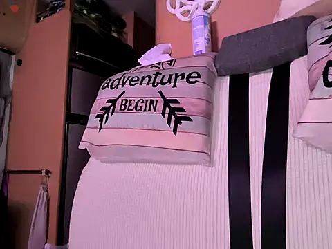 Snapshot of Vanovik20 chatting on 10.31.25 Vanovik20 online show from 10.31.25