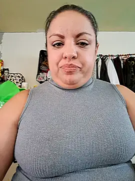 Snapshot of Alondrabb80 chatting on 10.19.25 Alondrabb80 online show from 10.19.25