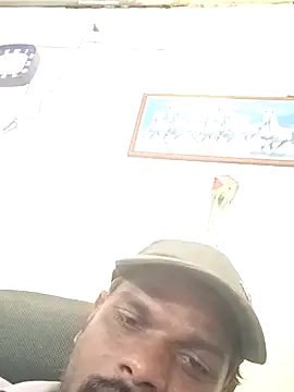 Snapshot of RNlov chatting on 10.18.25 RNlov online show from 10.18.25