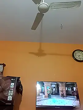 Snapshot of RNlov chatting on 10.22.25 RNlov online show from 10.22.25