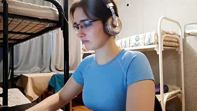 Snapshot of IcyKleys chatting on 10.24.25 IcyKleys online show from 10.24.25