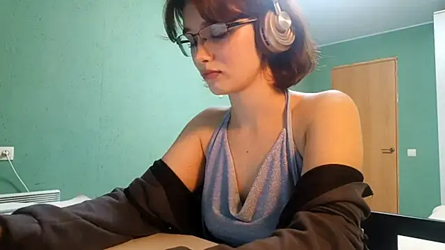 Snapshot of IcyKleys chatting on 10.25.25 IcyKleys online show from 10.25.25