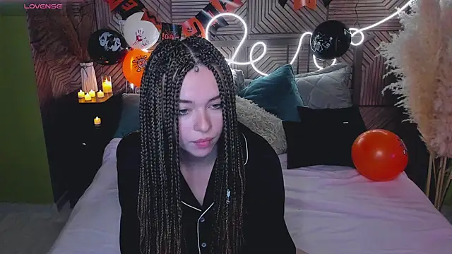 Snapshot of _HypeQueen_ chatting on 10.19.25  HypeQueen  online show from 10.19.25
